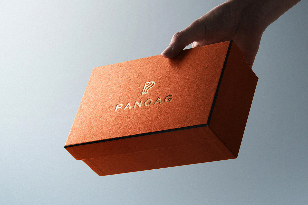 Logo Mockup Luxury Box in Hand, a Product Mockup by Asylab (Photo 4 of 6)
