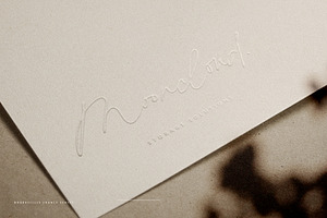 Bourdeilles France Script Font