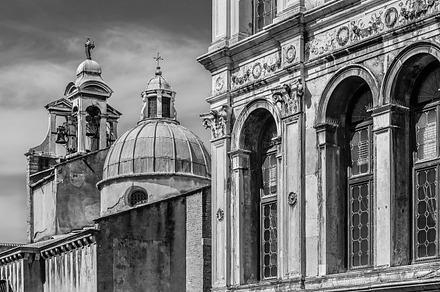 Palazzo dei Camerlenghi and campanile of San Giacomo di Rialto