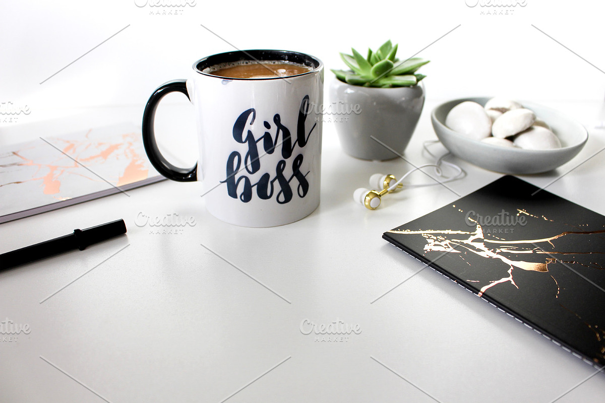 Minimalist Girlboss Destop, a Social Media Template by life i design by Nicki