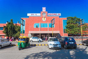 Indore train station, a Photo by saiko3p