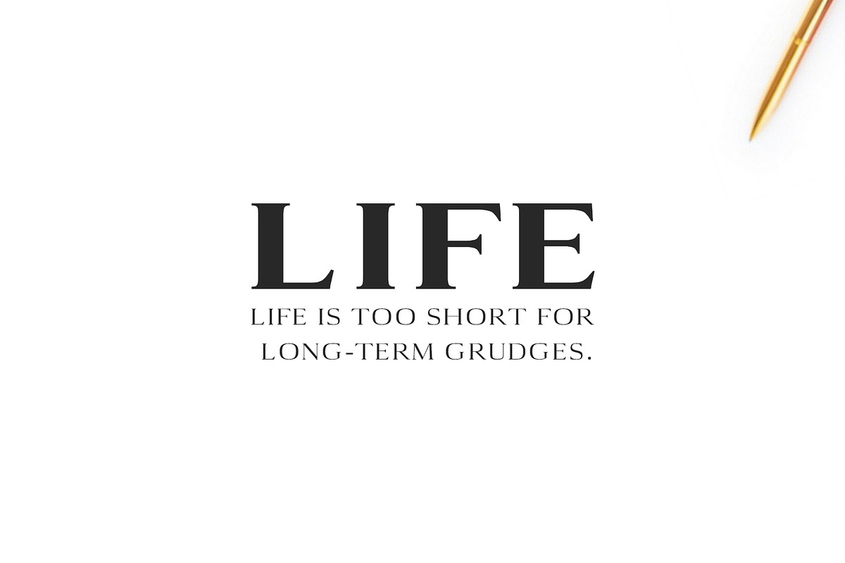 Aaron Serif Font Family preview 5