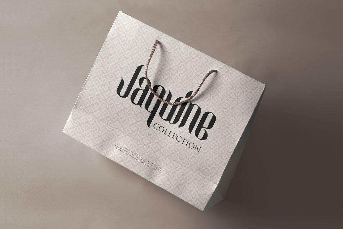 Looqie | Beauty Display Font, a Script Font by Gilar Studio (Photo 3 of 13)