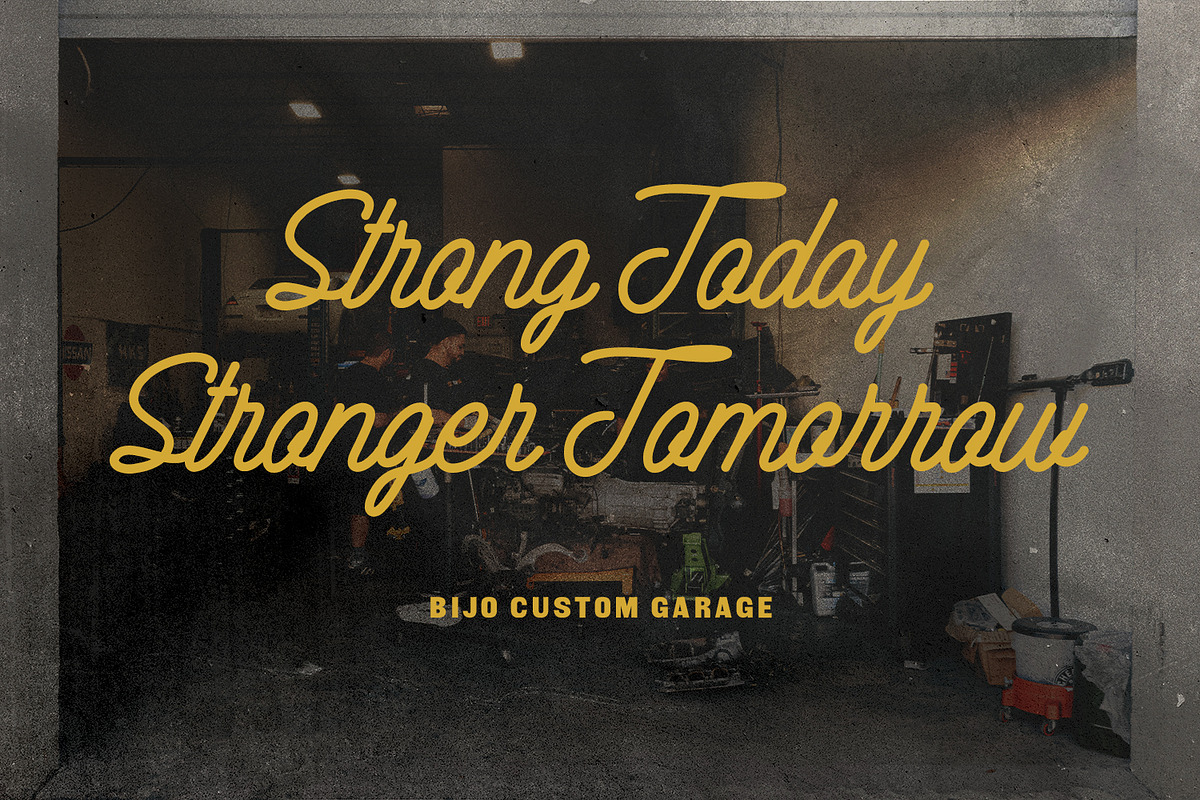 Heatched Monoline Script Font Retro, a Script Font by Maulana Creative (Photo 4 of 7)