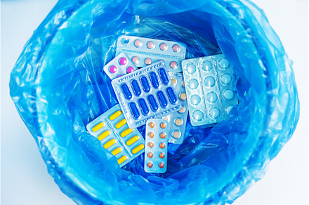 Throw away the tablets in the trash, a Health & Medical Photo by yanadjana