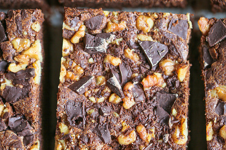Dark chocolate and walnut brownies