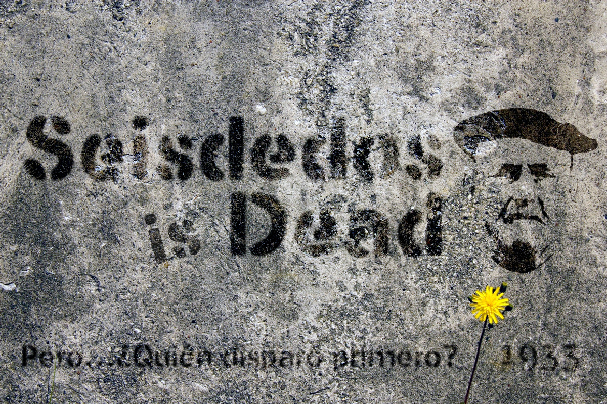 Seisdedos Dead Stencil -2 Fonts- preview 5
