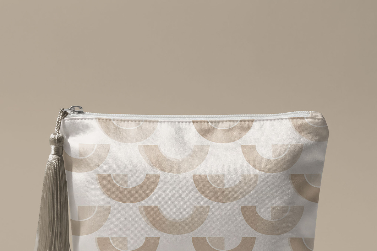 Satin Cosmetic Bag Mockup PSD, a Household Mockup by 1001 mockups (Photo 12 of 13)