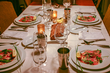 Intimate Dinnerparty preview 6