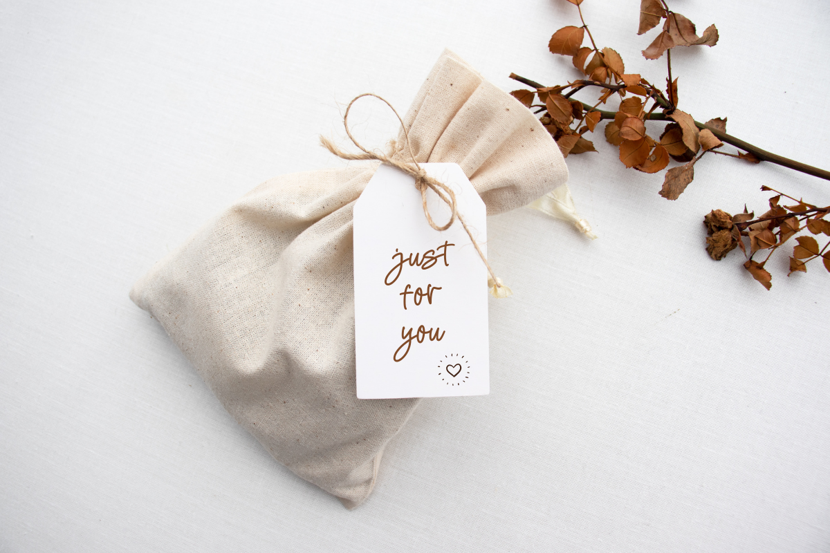 Annabella, a Script Font by Fashion Creative (Photo 5 of 8)