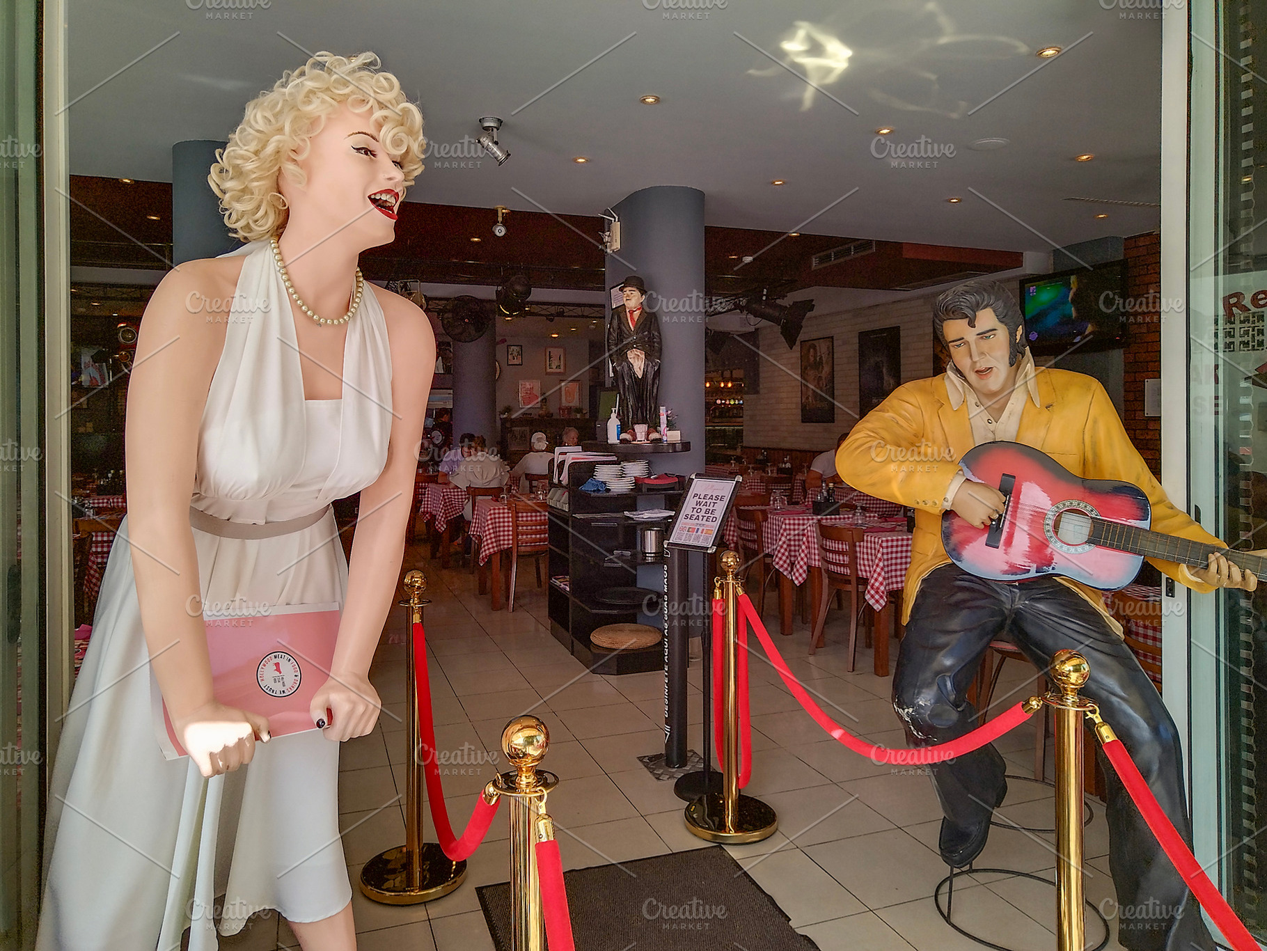 Marylin monroe scuplture at bar, lagoa, portugal, an Arts & Entertainment Photo by DanFLCreativo