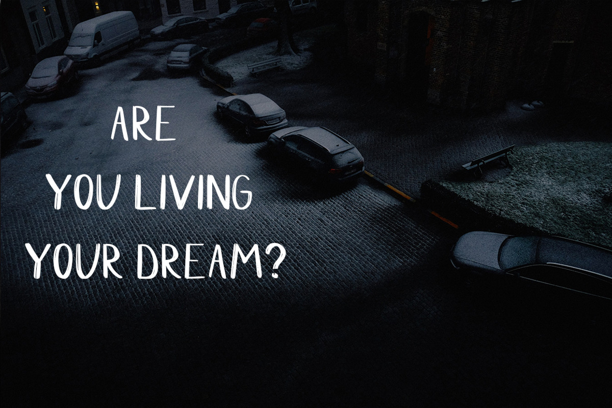 Dark Street - script font preview 4