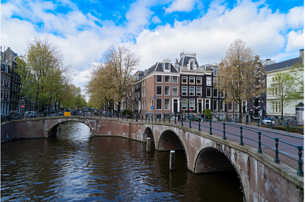 embanlment of canal ring, Amsterdam, an Architecture Photo by Neirfy