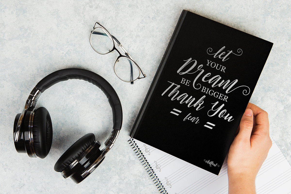 Chillout Script Font preview 3