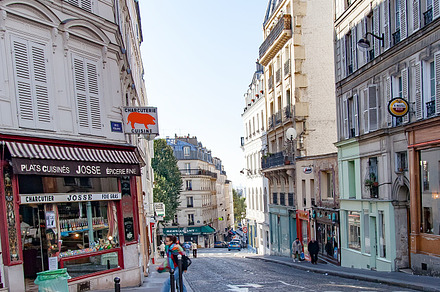 Walking and sightseeing in Paris