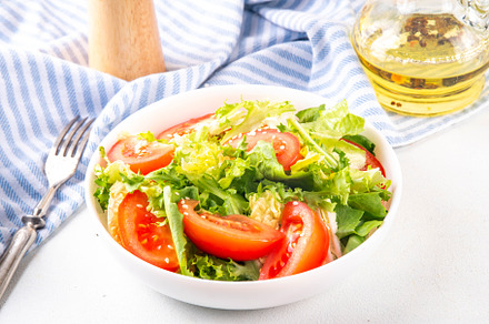 Vegetable salad with lettuce and sliced tomatoes, a Photo by Rimma