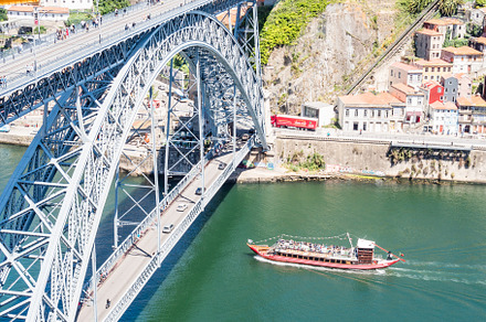 Oporto, an Architecture Photo by Pabkov
