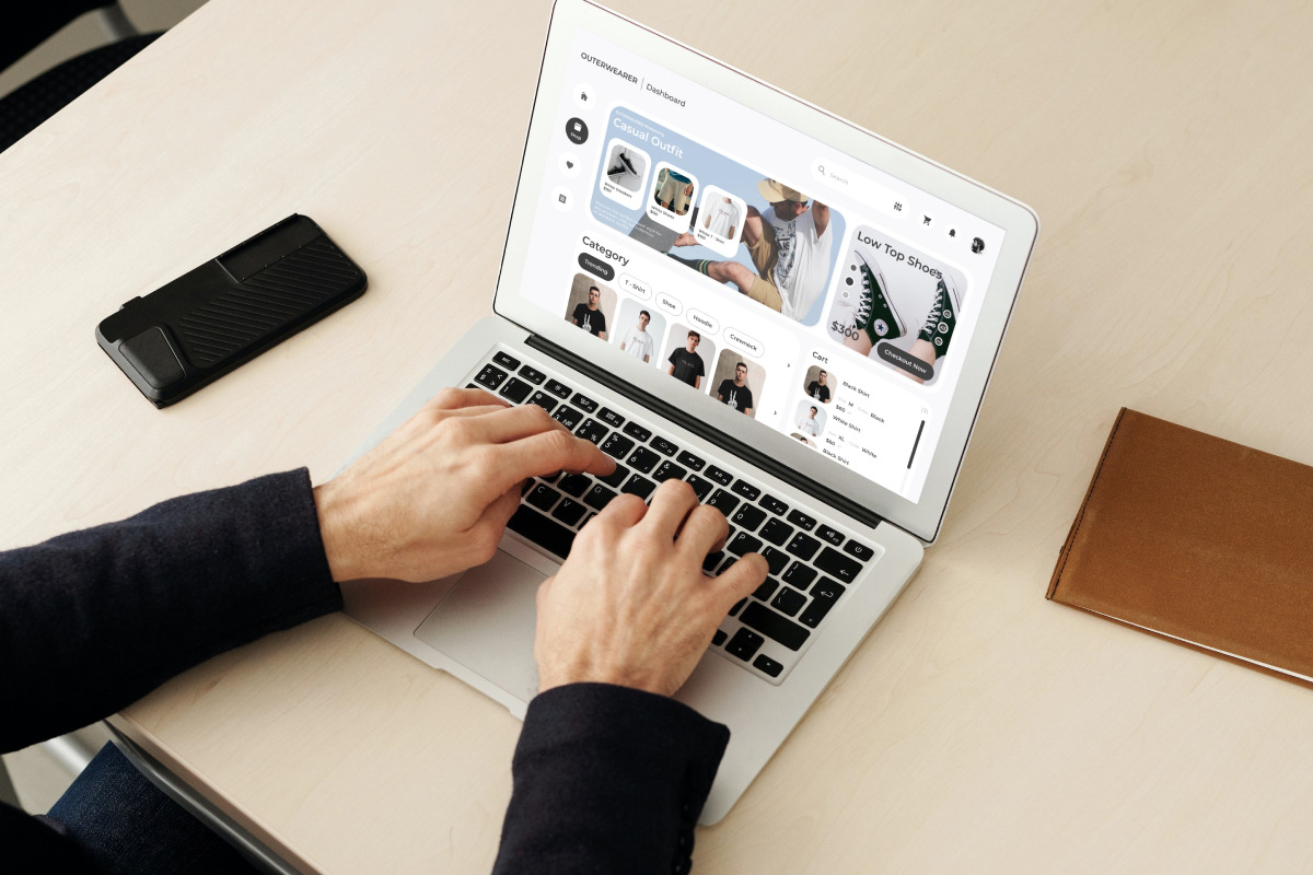 Outerwearer - Fashion Commerce Dashb, a Websites & App Template by twinstd (Photo 2 of 5)