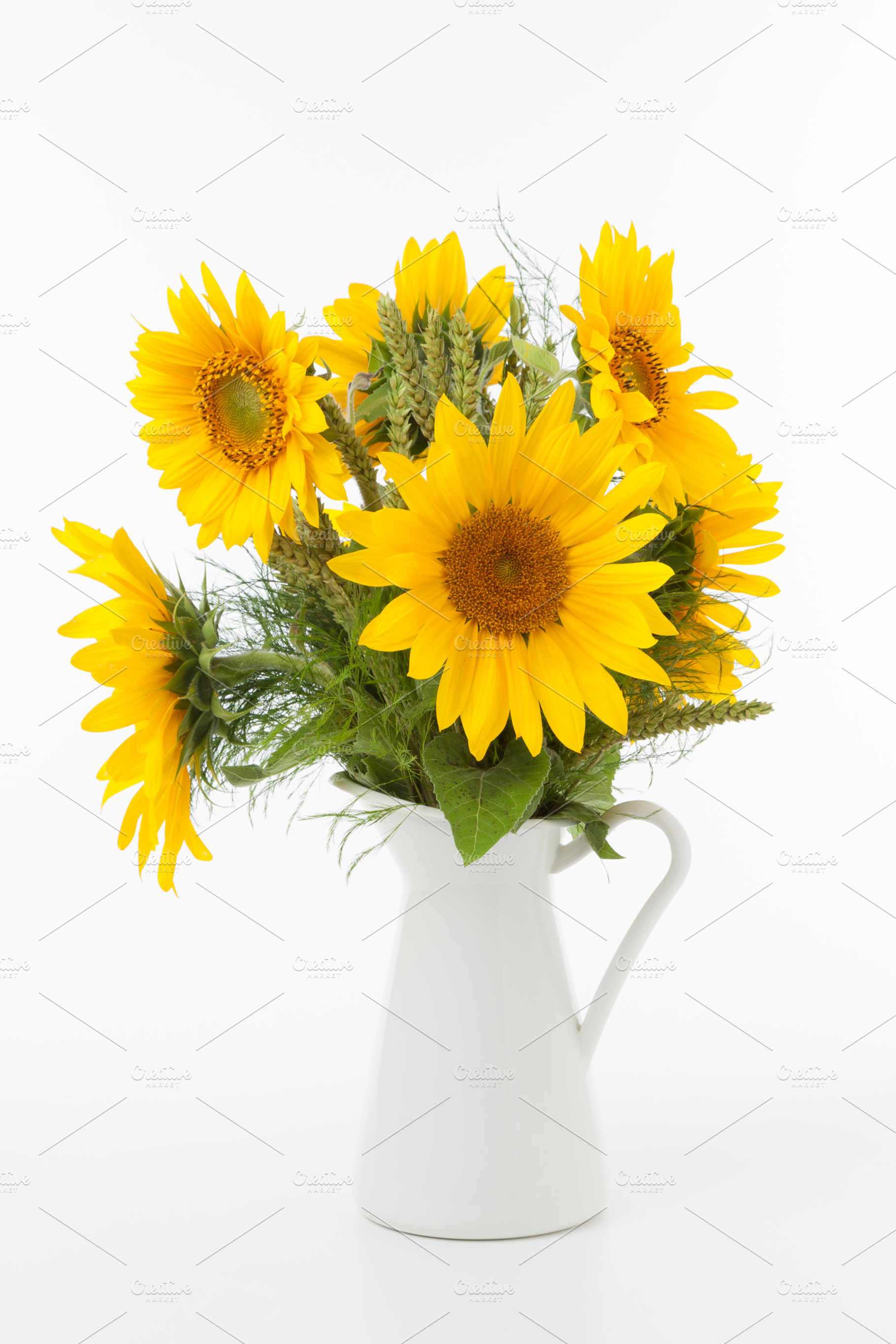 Sunflowers in a jug, a Background Photo by Ernesto Solla
