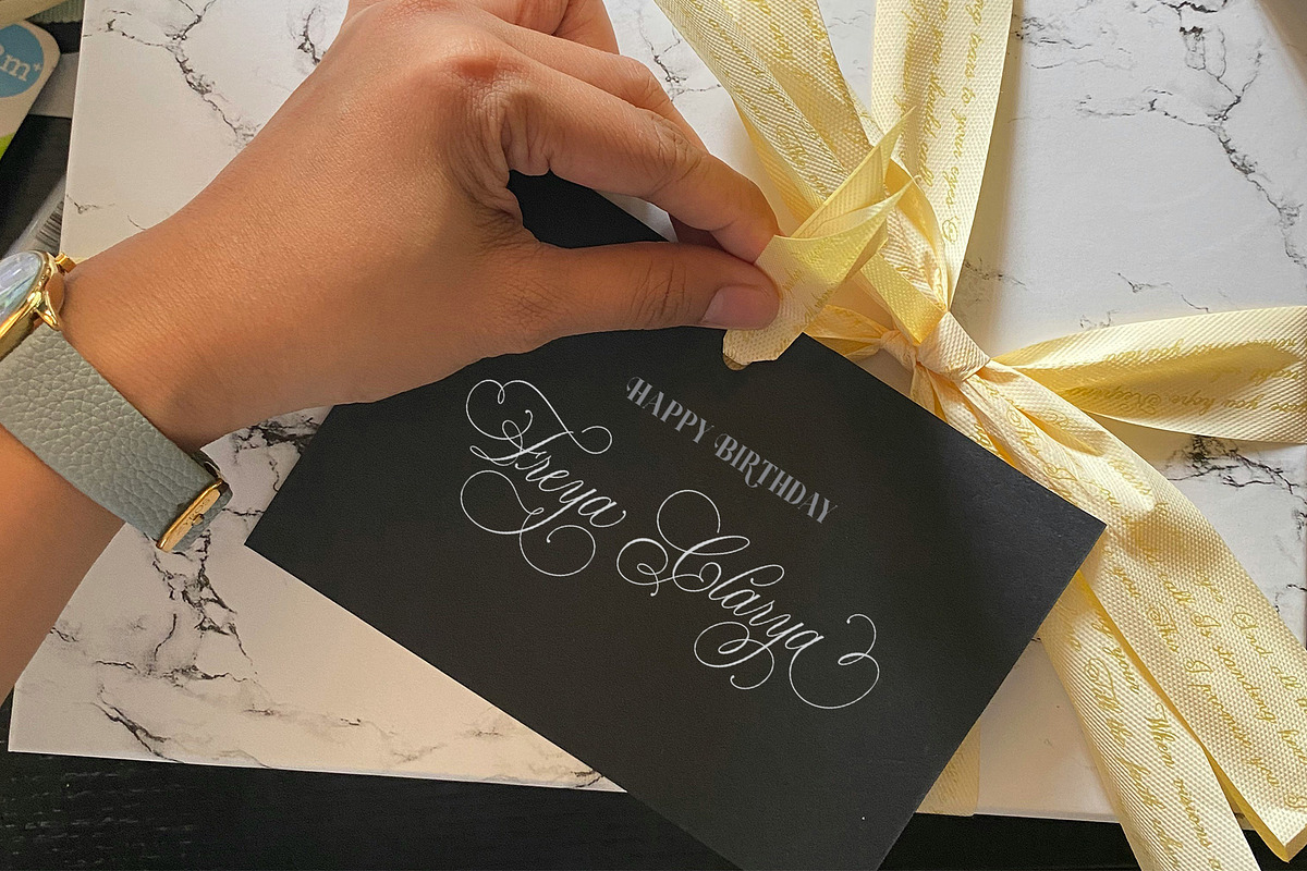 Free Download Preview - Fontfreebie