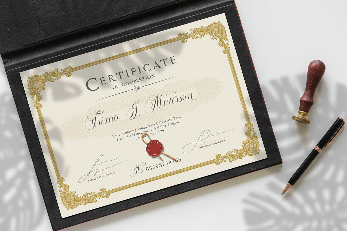 Valentine Exclusive Font || Mallaire, a Script Font by Rochart (Photo 3 of 18)