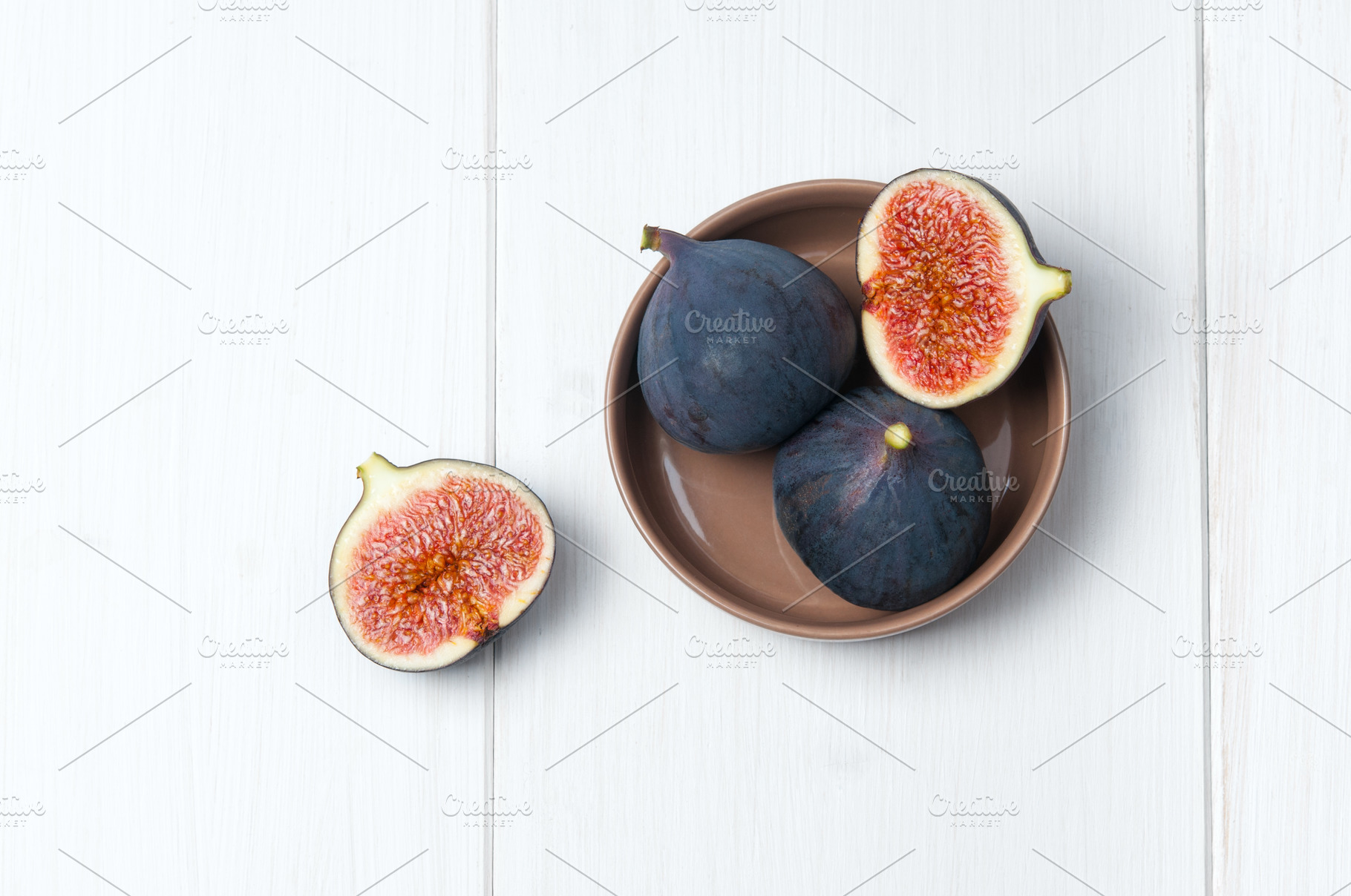 Fresh figs on wooden planks, a Food & Drink Photo by Edgieus