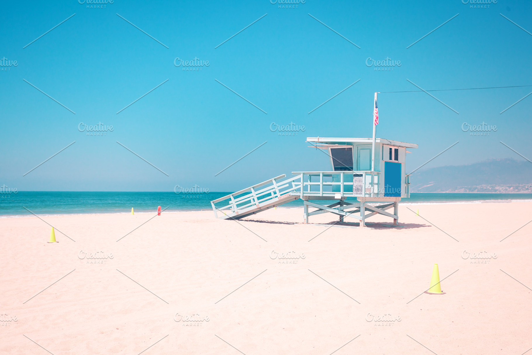 Empty beach in Santa Monica, a Photo by Dolce Vita