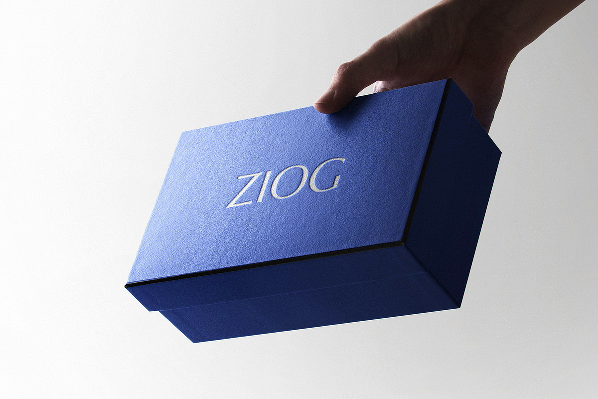 Logo Mockup Luxury Box in Hand, a Product Mockup by Asylab (Photo 5 of 6)