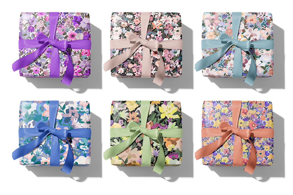 Ditsy. Floral seamless patterns, a Pattern Graphic by emeraldthue (Photo 2 of 5)