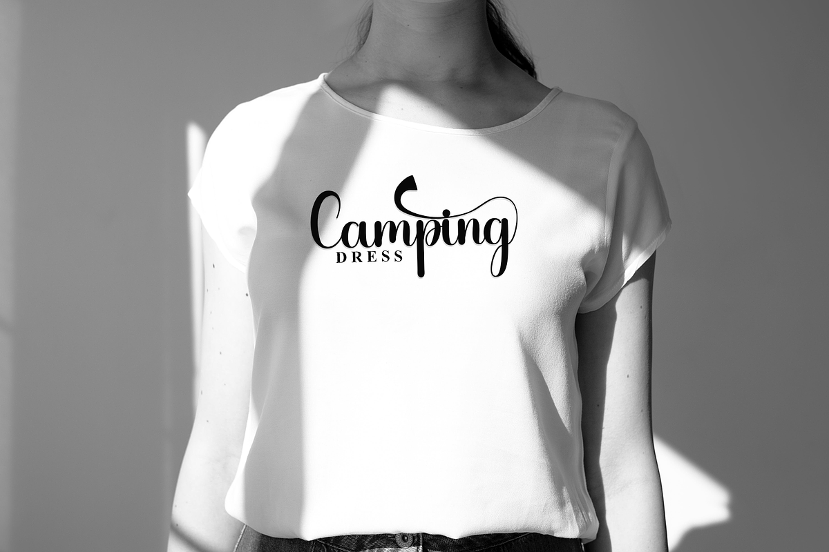 Sparky Dream, a Script Font by InermediaSTUDIO (Photo 5 of 8)