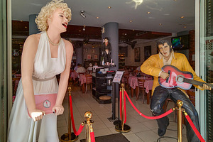 Marylin monroe scuplture at bar, lagoa, portugal, an Arts & Entertainment Photo by DanFLCreativo