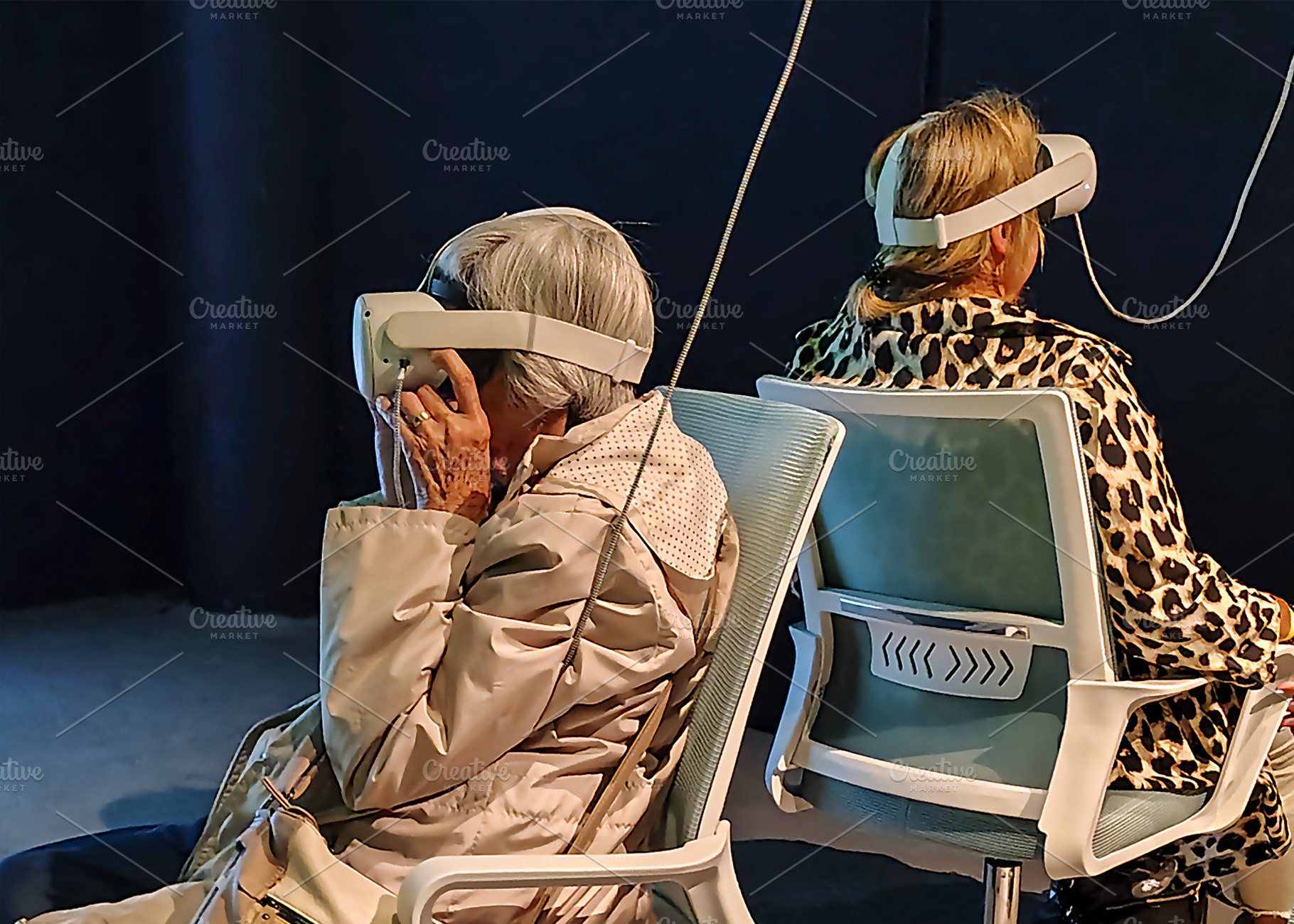 Two seniors woman using vr glasses at art exhibtion room, a Technology Photo by DanFLCreativo