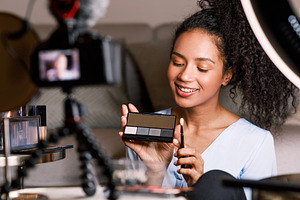Smiling influencer making a review, a Person Photo by Artem Varnitsin