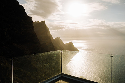 Viewpoint over a volcanic cliff and the ocean, a Photo by rubenchase