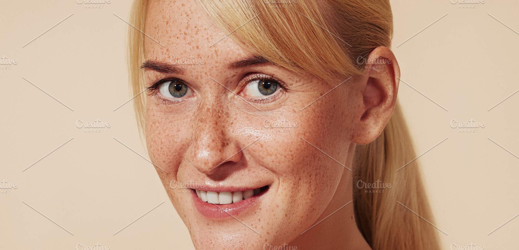 Close-up portrait of a smiling woman, a Beauty & Fashion Photo by Artem Varnitsin