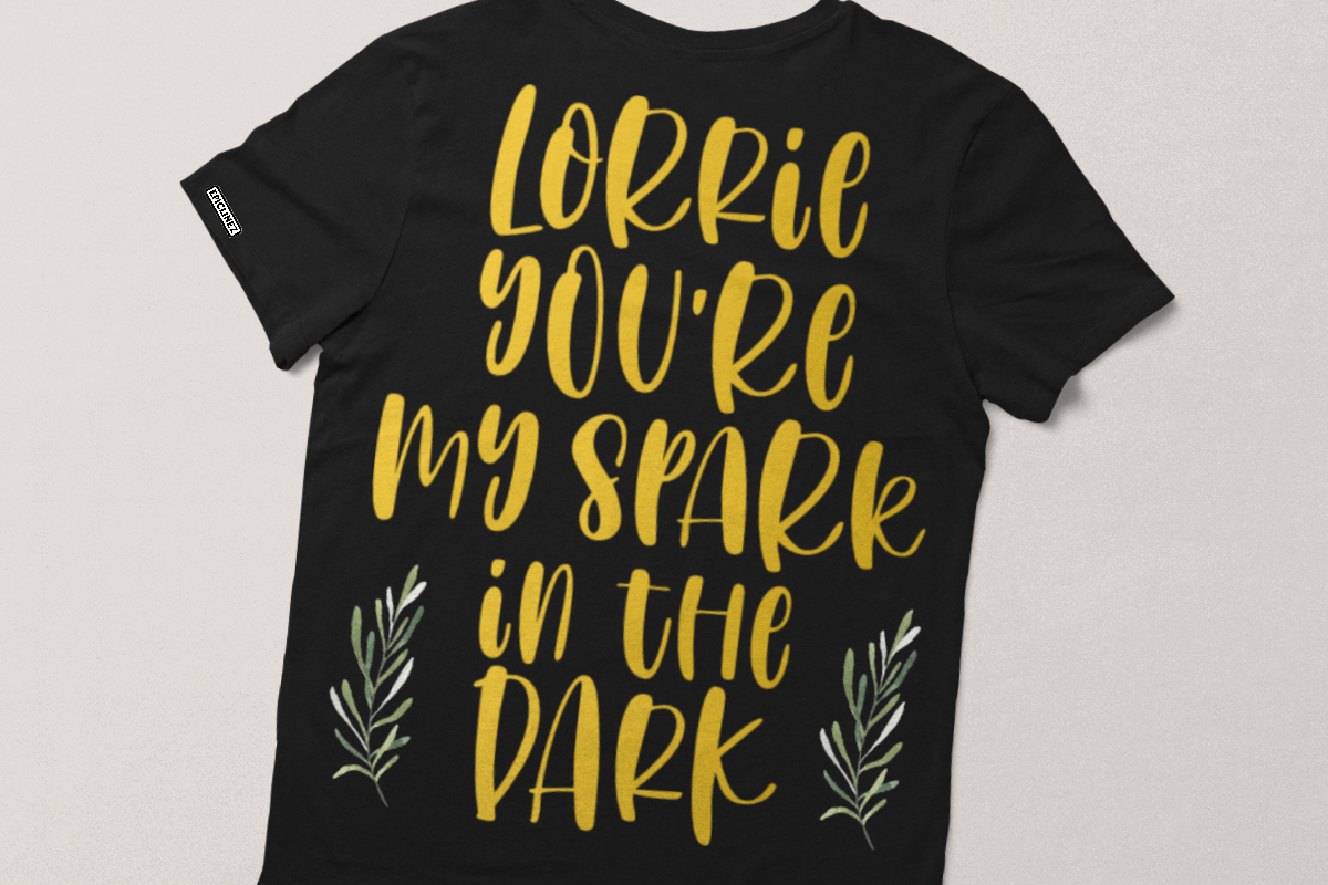 Summer Crackers | A Fun Font, a Font by Epiclinez (Photo 4 of 5)