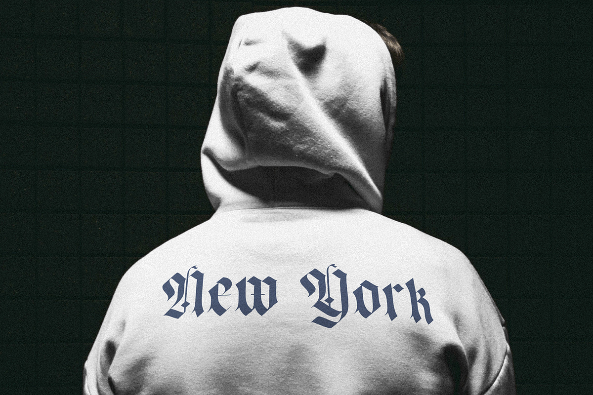Engourdi Blackletter Font, a Blackletter Font by Heinzel Std (Photo 10 of 18)