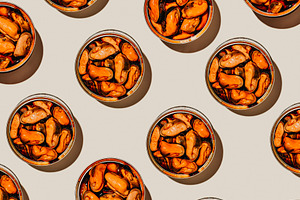 geometric pattern of mejillones en escabeche tins
