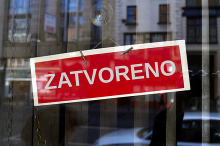 closed sign in Bosnian