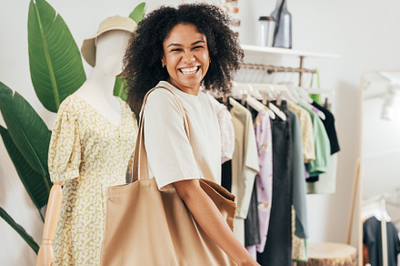 Happy woman with shopping bag, a Beauty & Fashion Photo by Artem Varnitsin