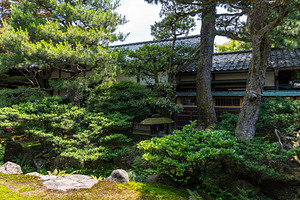 Traditional garden view at Seisonkaku Villa in Kenroku-en Kanaza, an Architecture Photo by GoodGoods