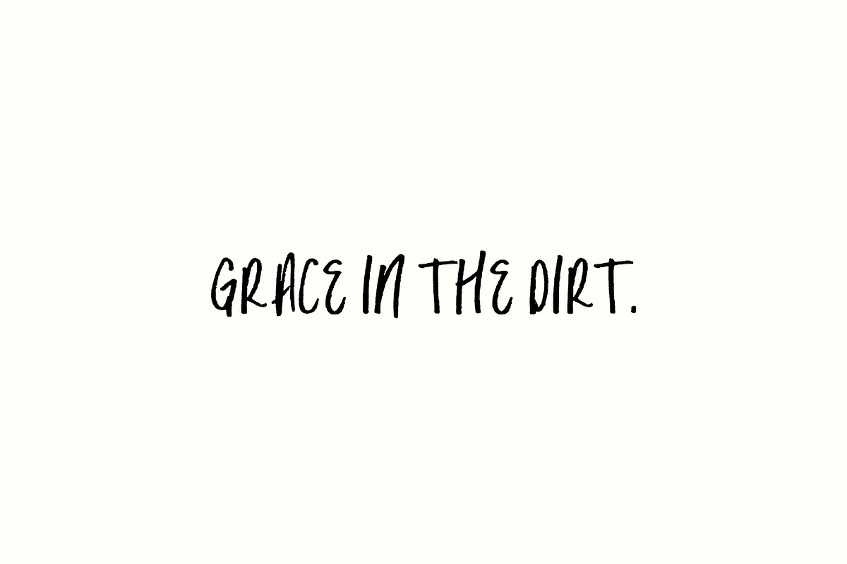 The Hero | Script Font preview 3