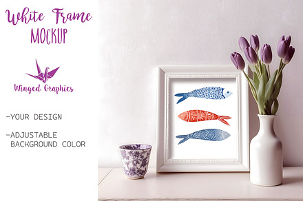 Mockup : white frame & purple tulip