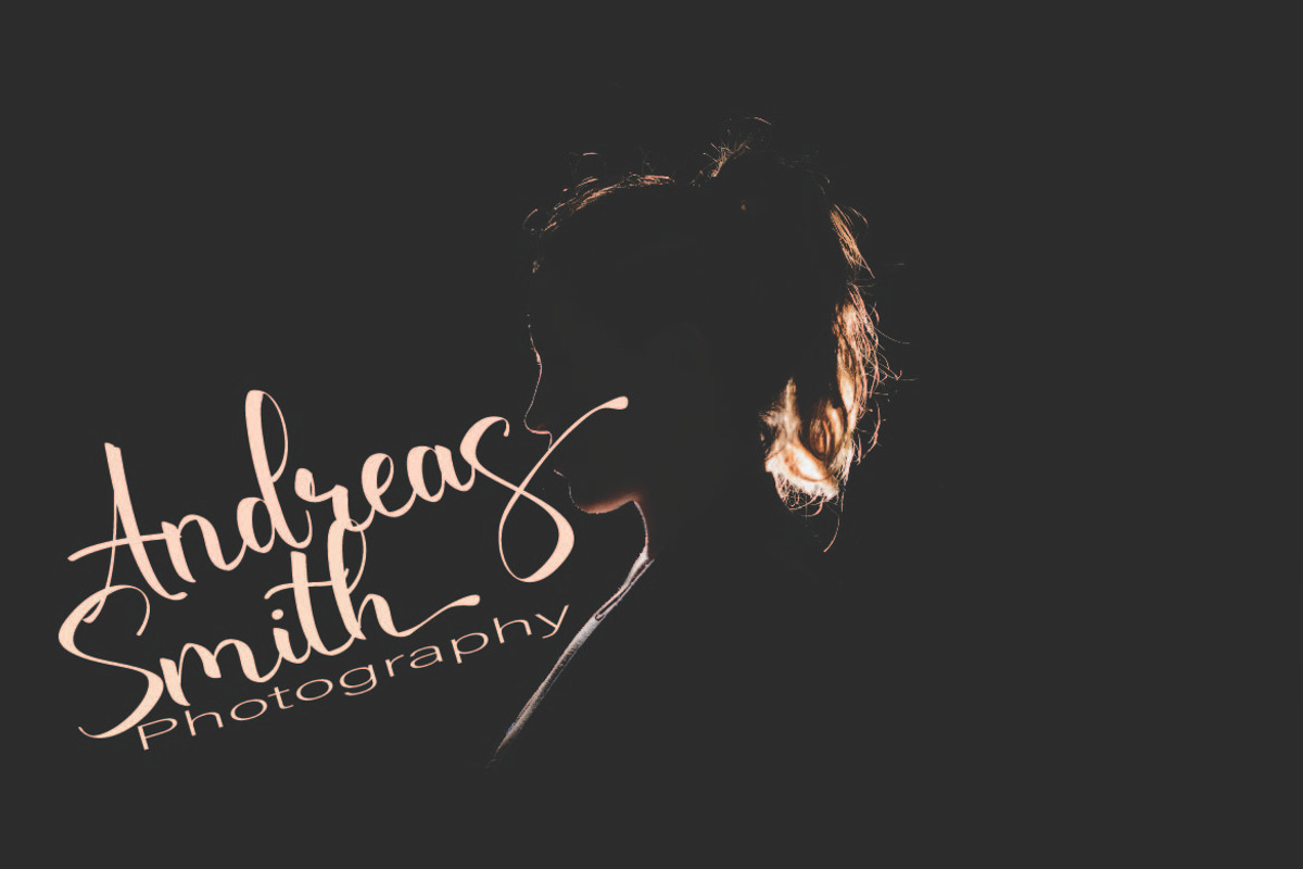 Chendrawasih, a Script Font by AleraStudio (Photo 2 of 6)