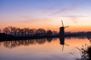 Windmill at sundown in Nieuwe Wetering