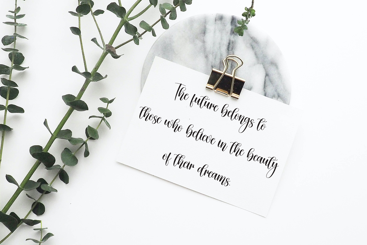 Dearly | Script Font, a Handwritten Font by Scratchones (Photo 4 of 9)
