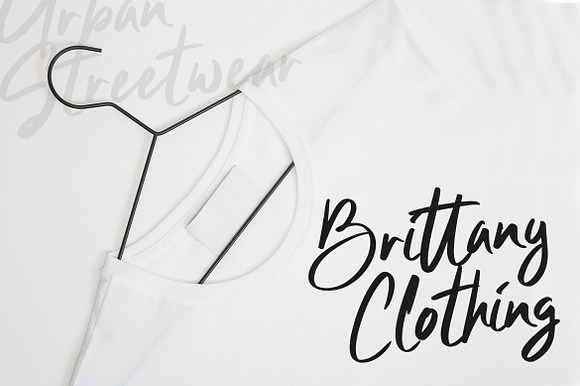 Clattering Brush Business Font preview 7