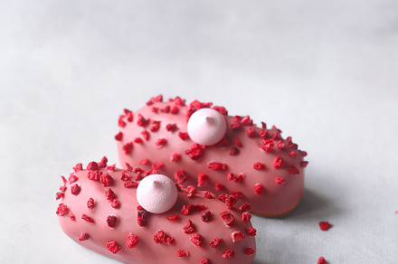 Pink Eclair with Raspberry Cream