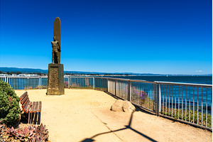 To Honor Surfing monument in Santa, an Architecture Photo by Leonid Andronov