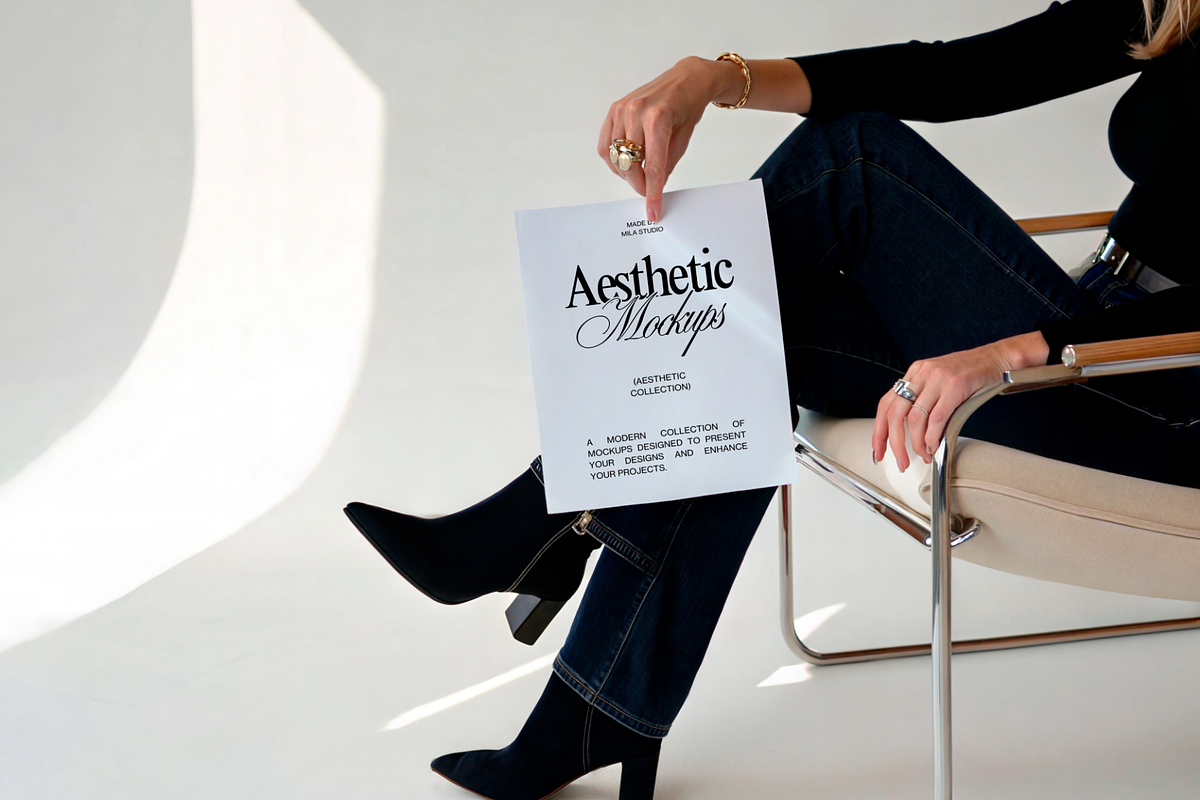 Aesthetic Mockups, a Wearable Device Mockup by Mila Estudio (Photo 3 of 7)